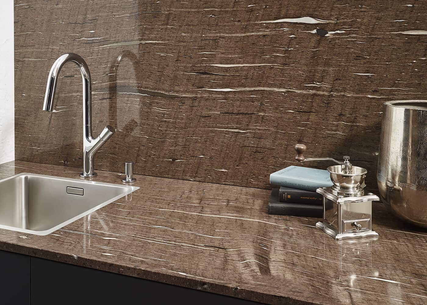 Naturstein-Arbeitsplatte-Lechner-Marmor-braun