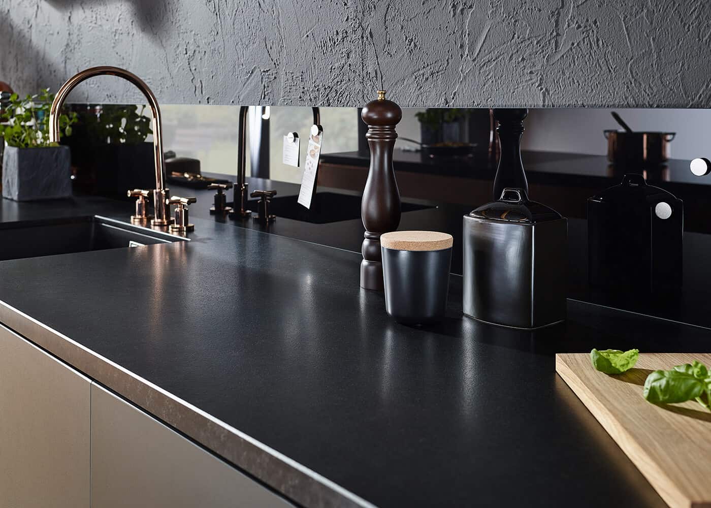 Naturstein-Arbeitsplatte-lechner-schwarz-nero