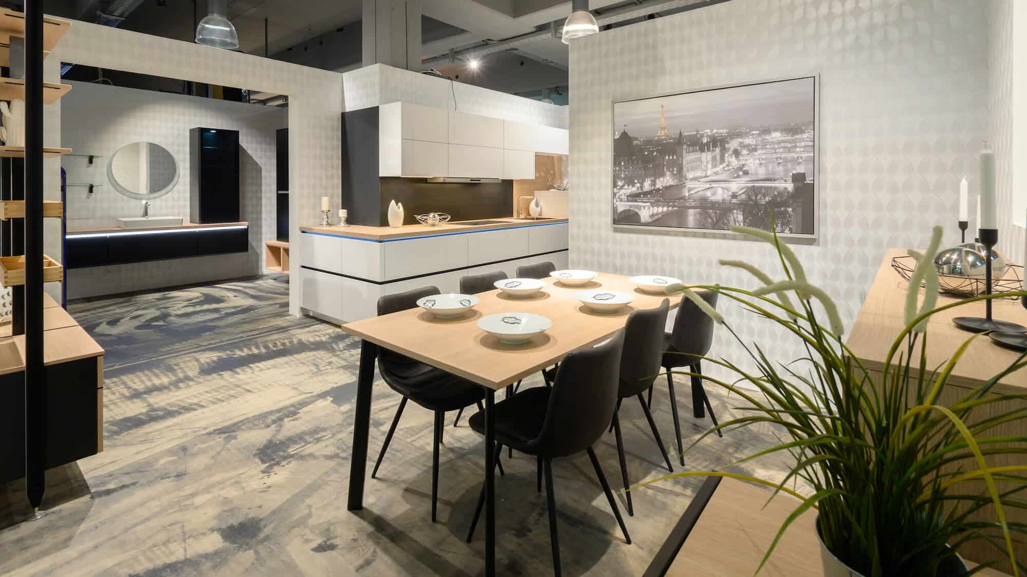 Designküche L-Form Lack hochglanz mit Beleuchtung und Essbereich