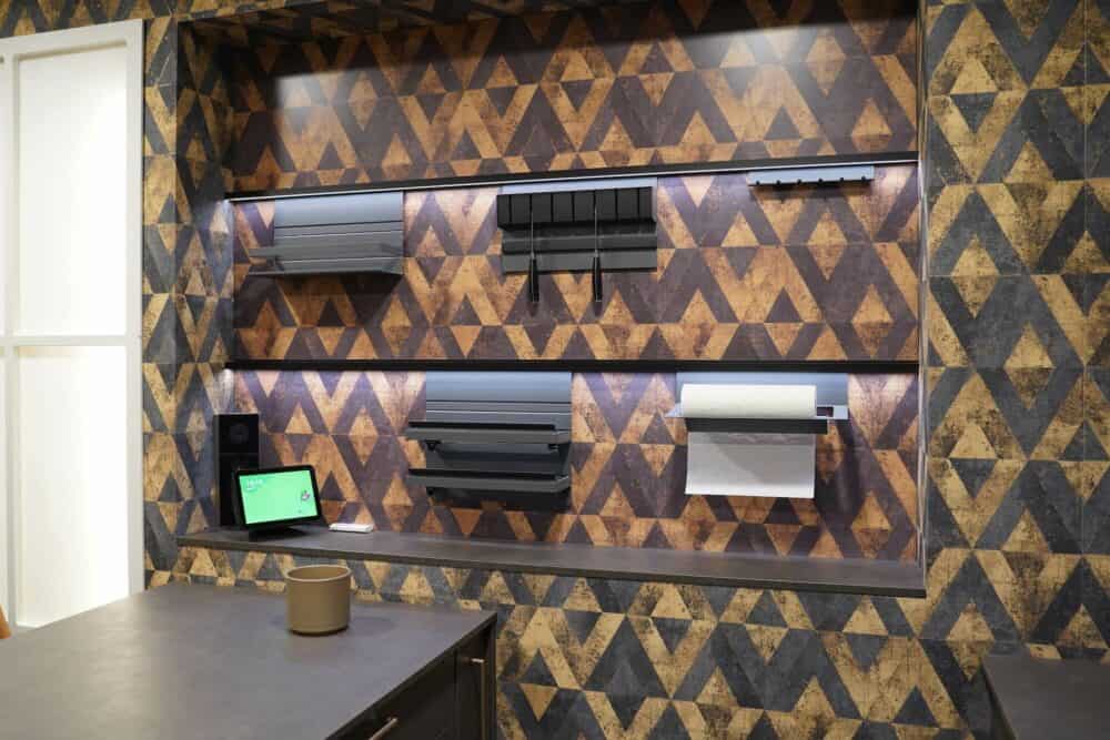 Küchengeräte Wand mit smarten Geräten Moderne Küche