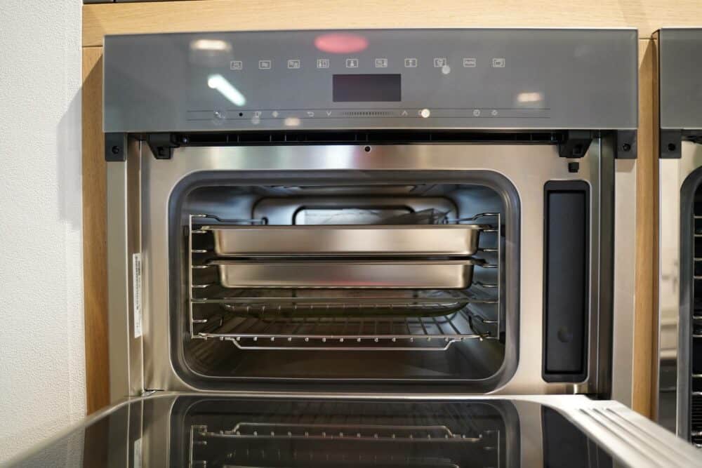 Design Küche mit Kücheninsel Backofen