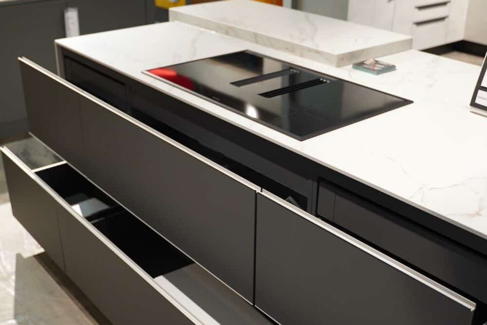 Design Küche mit Kücheninsel matt Front