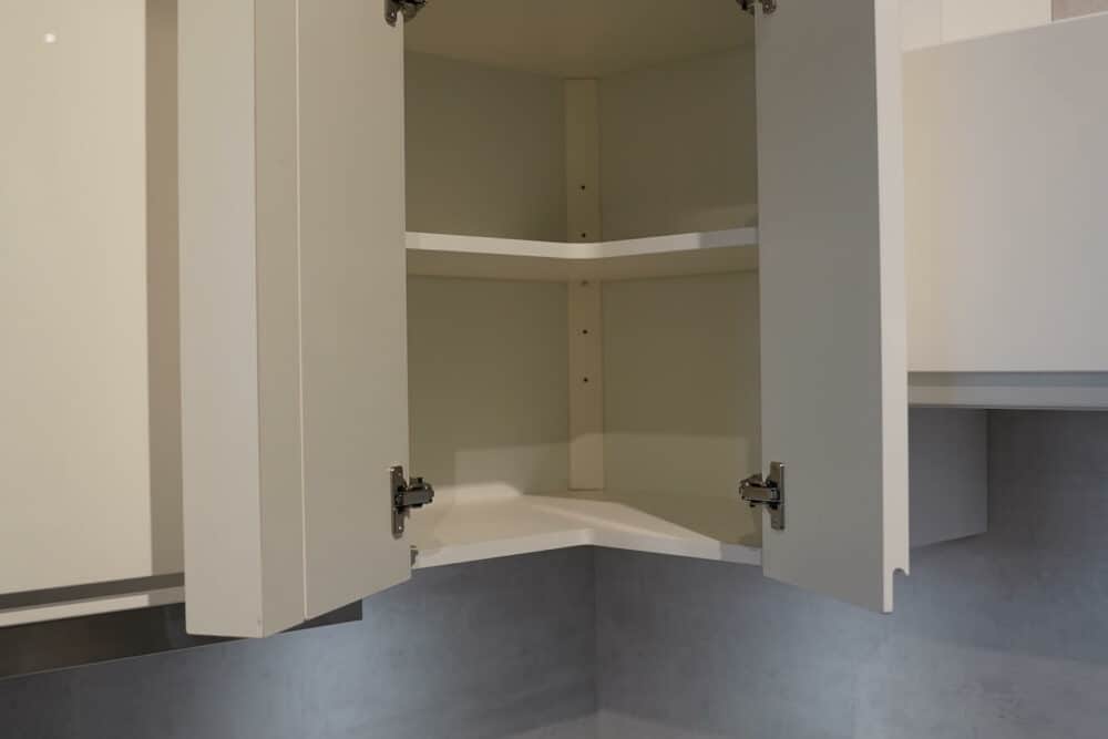 Design L-Küche Form weiß mit wandschrank