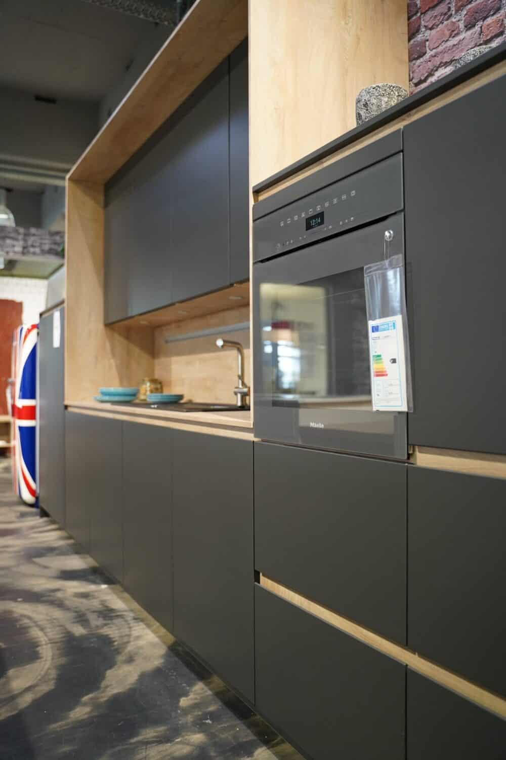 Insel Küche Design matt Lack grau front grifflos