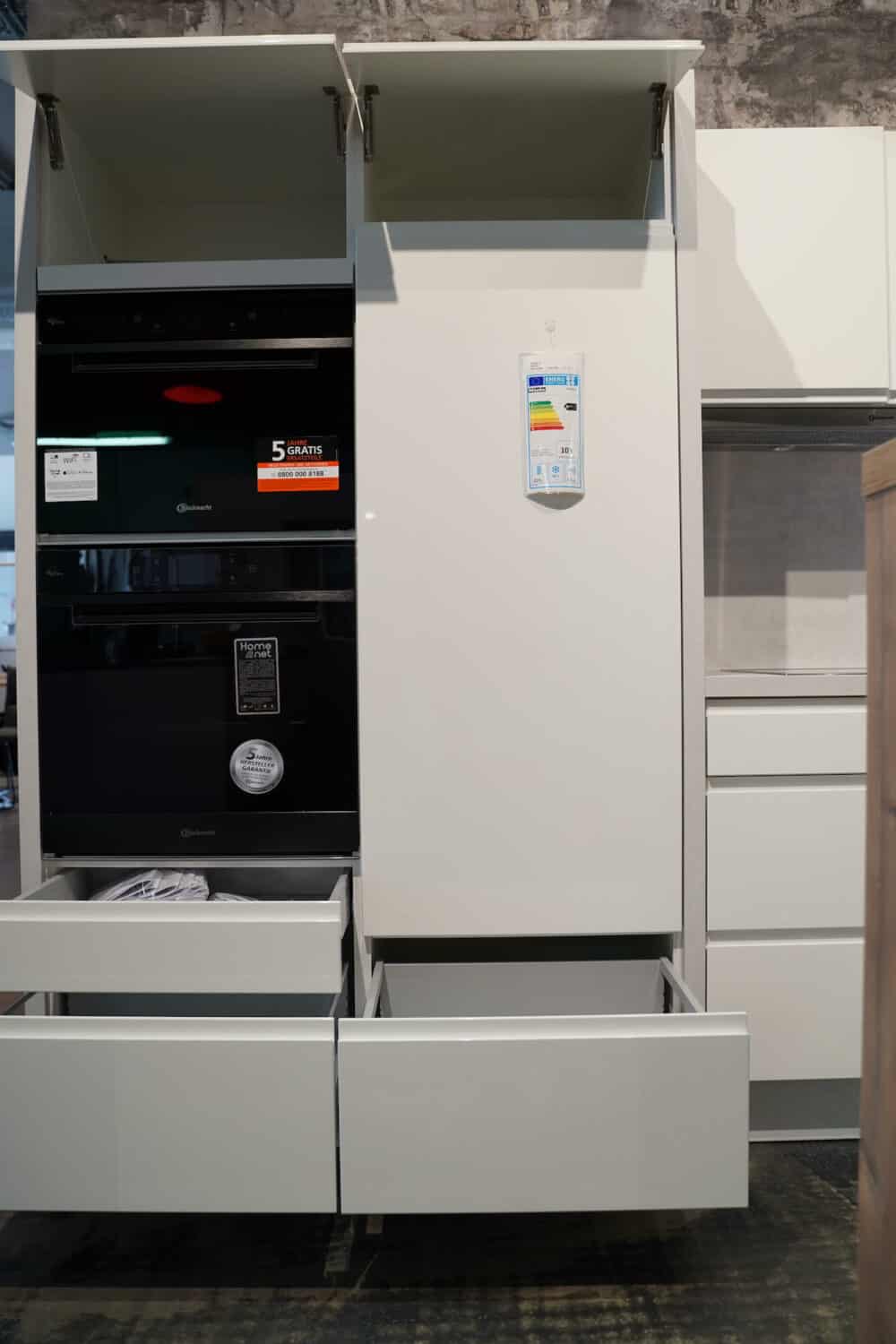 L form Design Küche mit wandschrank weiß hochglanz
