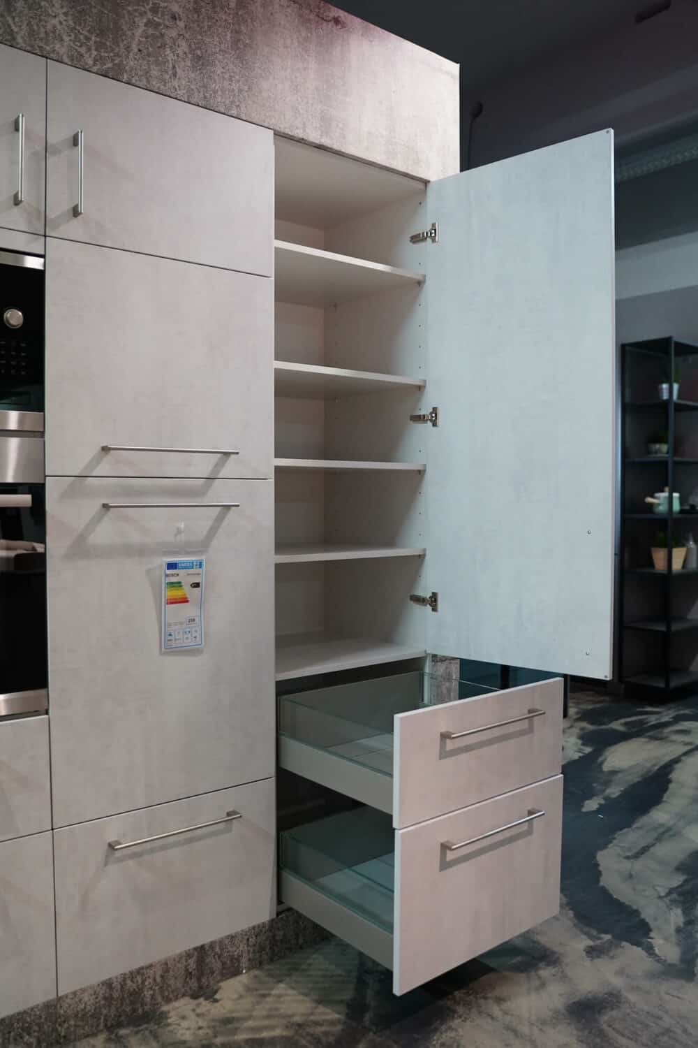 Ballerina Wandschrank mit Beton Optik und Stauraum