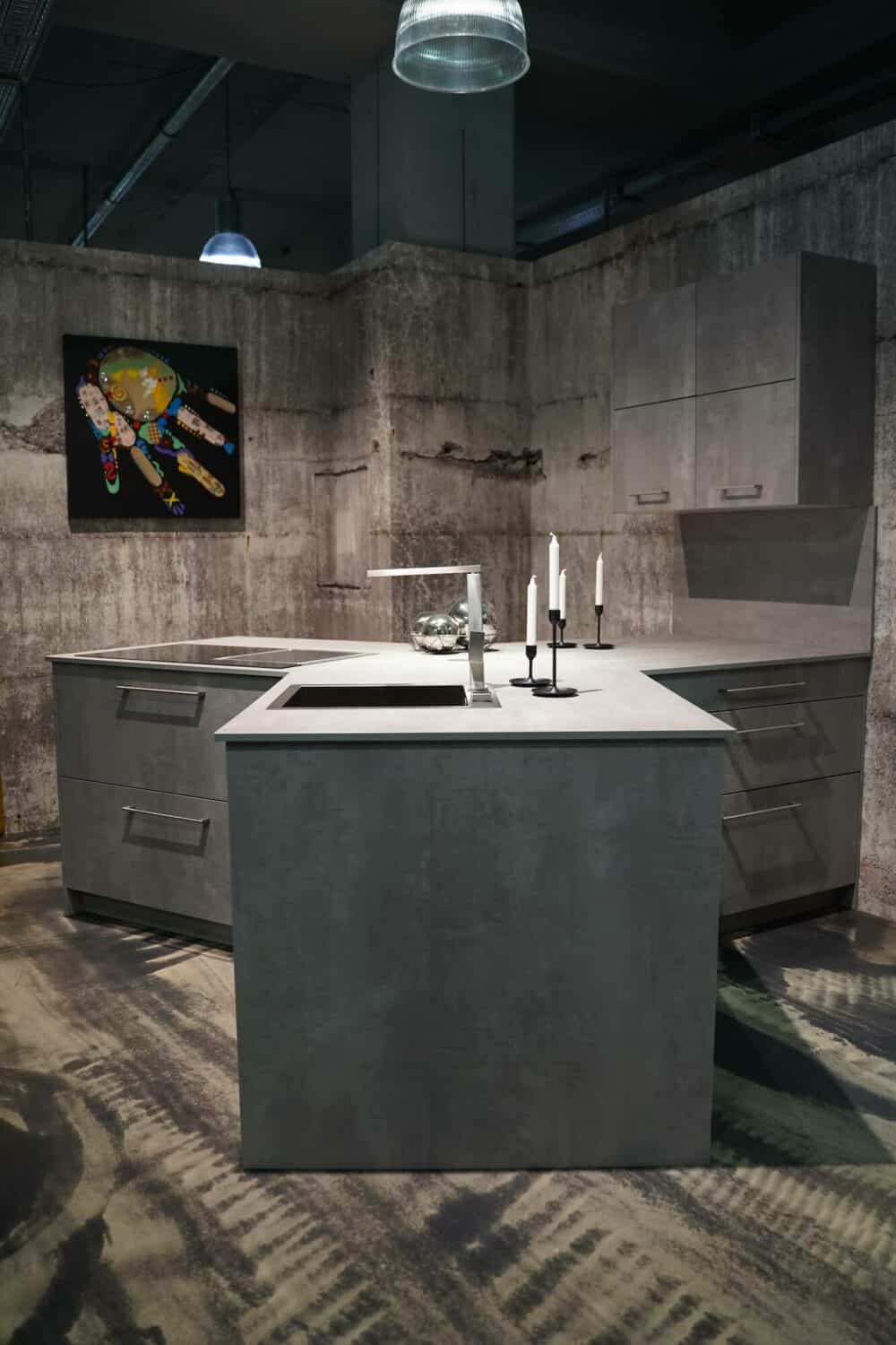 Ballerina Y-Küche mit Beton Optik Spüle und Wanschrank