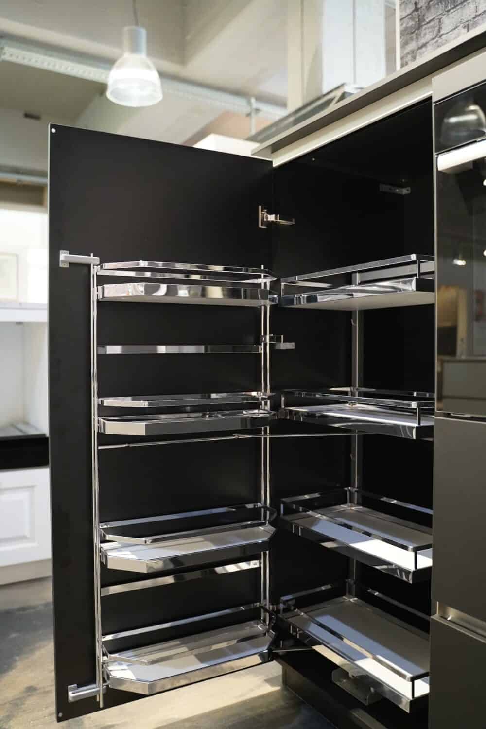 Hochschrank matt Lack schwarz mit Stauraum