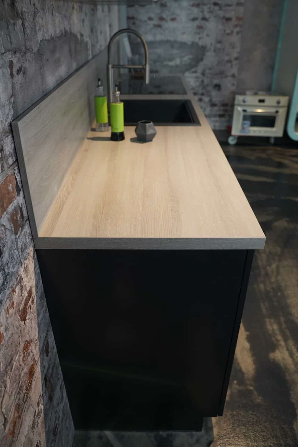 Küchenzeile mit Holz Arbeitsplatte matt lack fronten