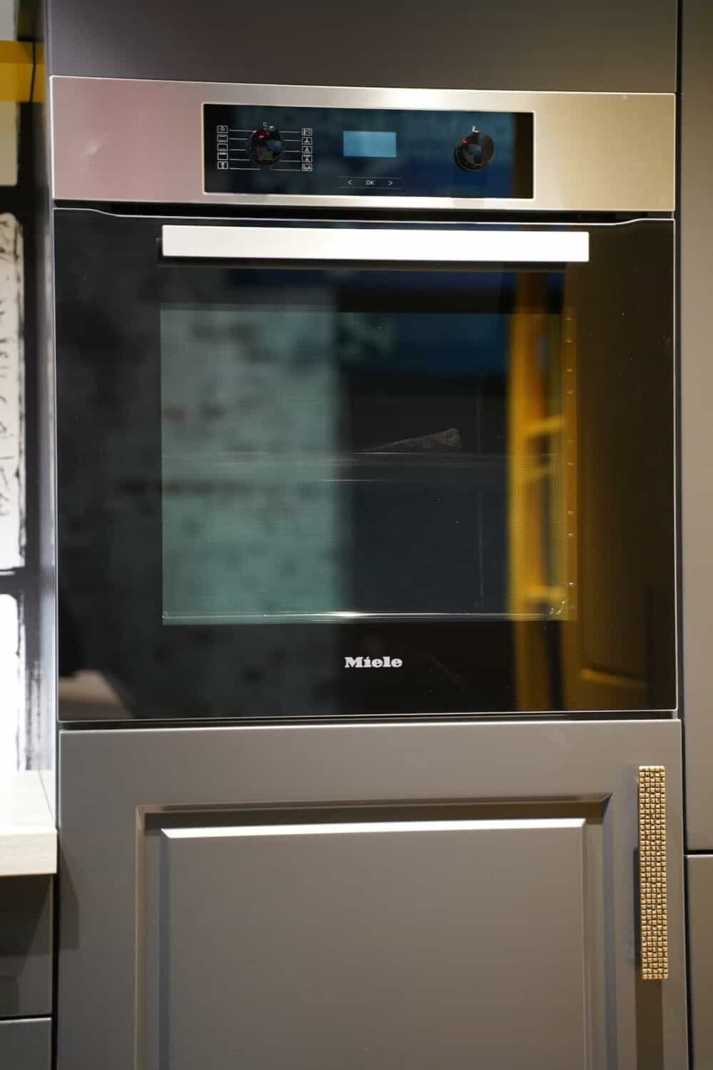 Miele Backofen Bauformat moderne Inselküche