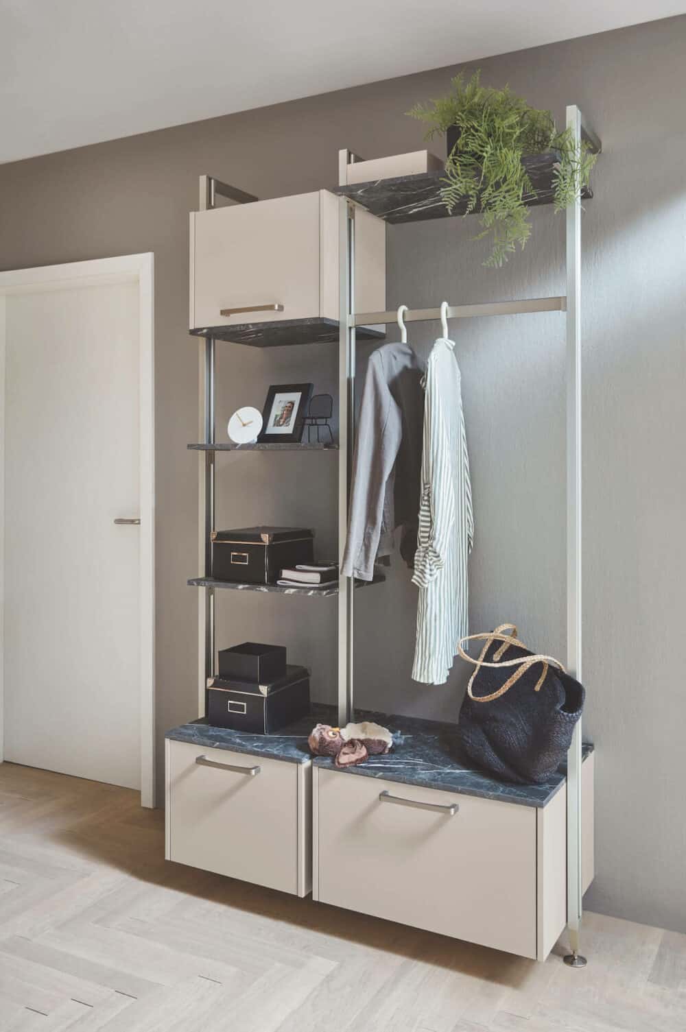 Nobilia L-Küche Design mit Garderobe
