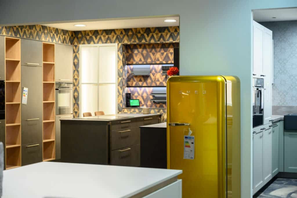 Küchenhalle SMEG Swarovski Kühlschrank Küchenausstellung
