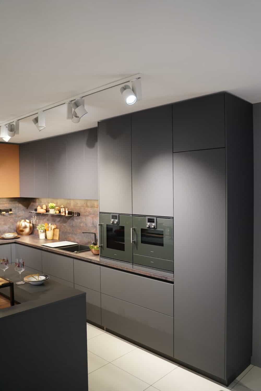 Ballerina Design Küche mit Wandschrank Resopal Anthrazit