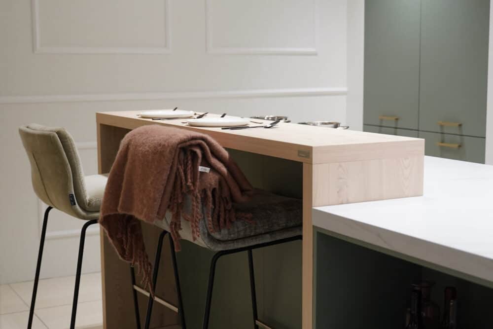 Design Kücheninsel grün lack mit Sitztheke