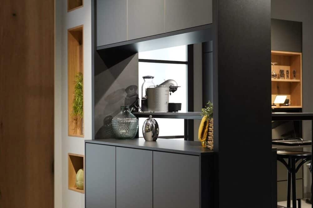 Design Kücheninsel schwarz grifflos Resopal Arbeitsplatte