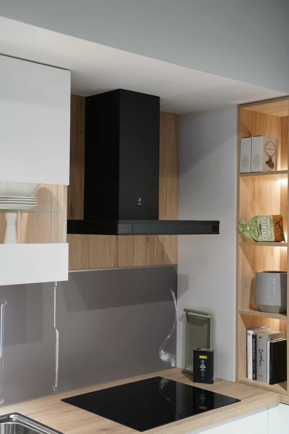 Elektrogeräte Nobilia U-Form Küche mit Holz Elementen