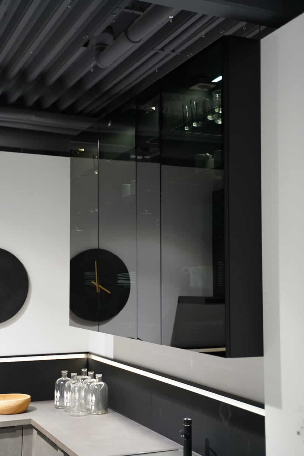 Glas Oberschrank schwarzglas Nobilia L-Küche