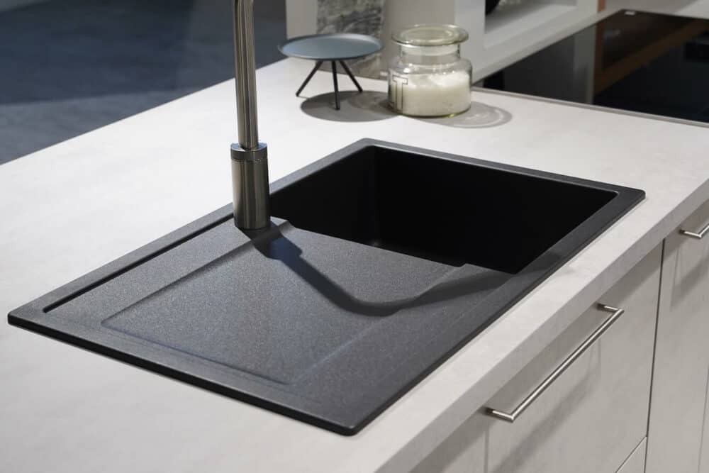 Granit Spüle mit Edelstahl Armatur Nobilia Beton U-Küche