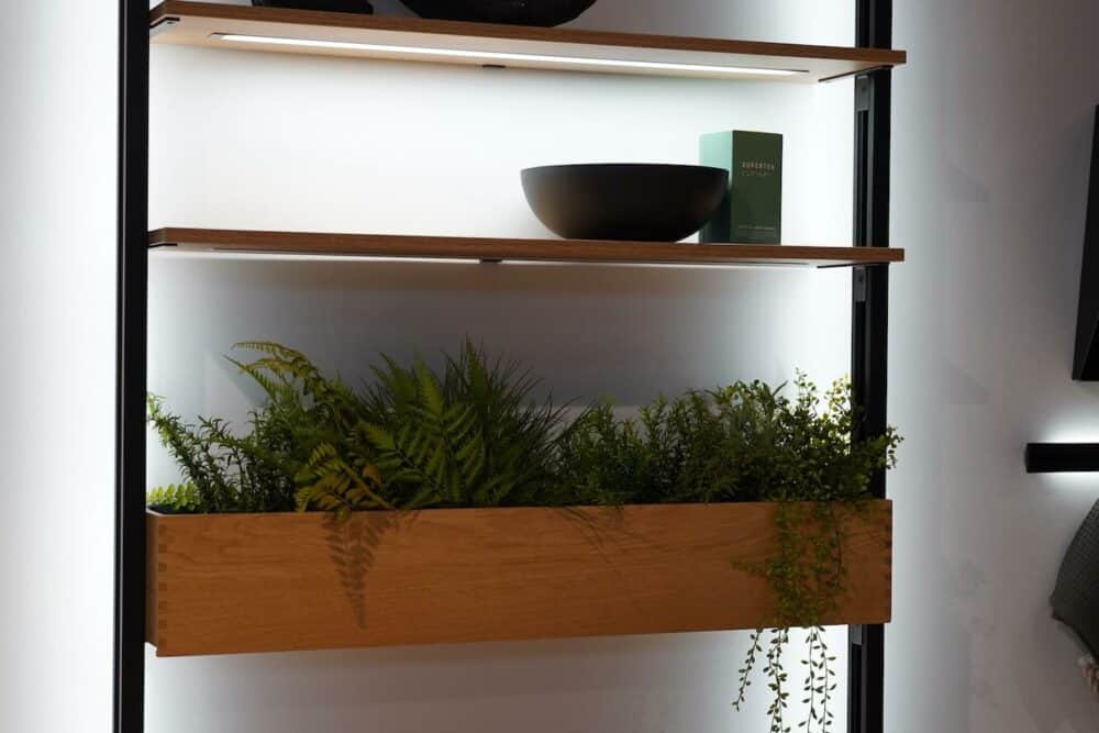 Holz Regal Nobilia moderne U-Küche schwarzbeton
