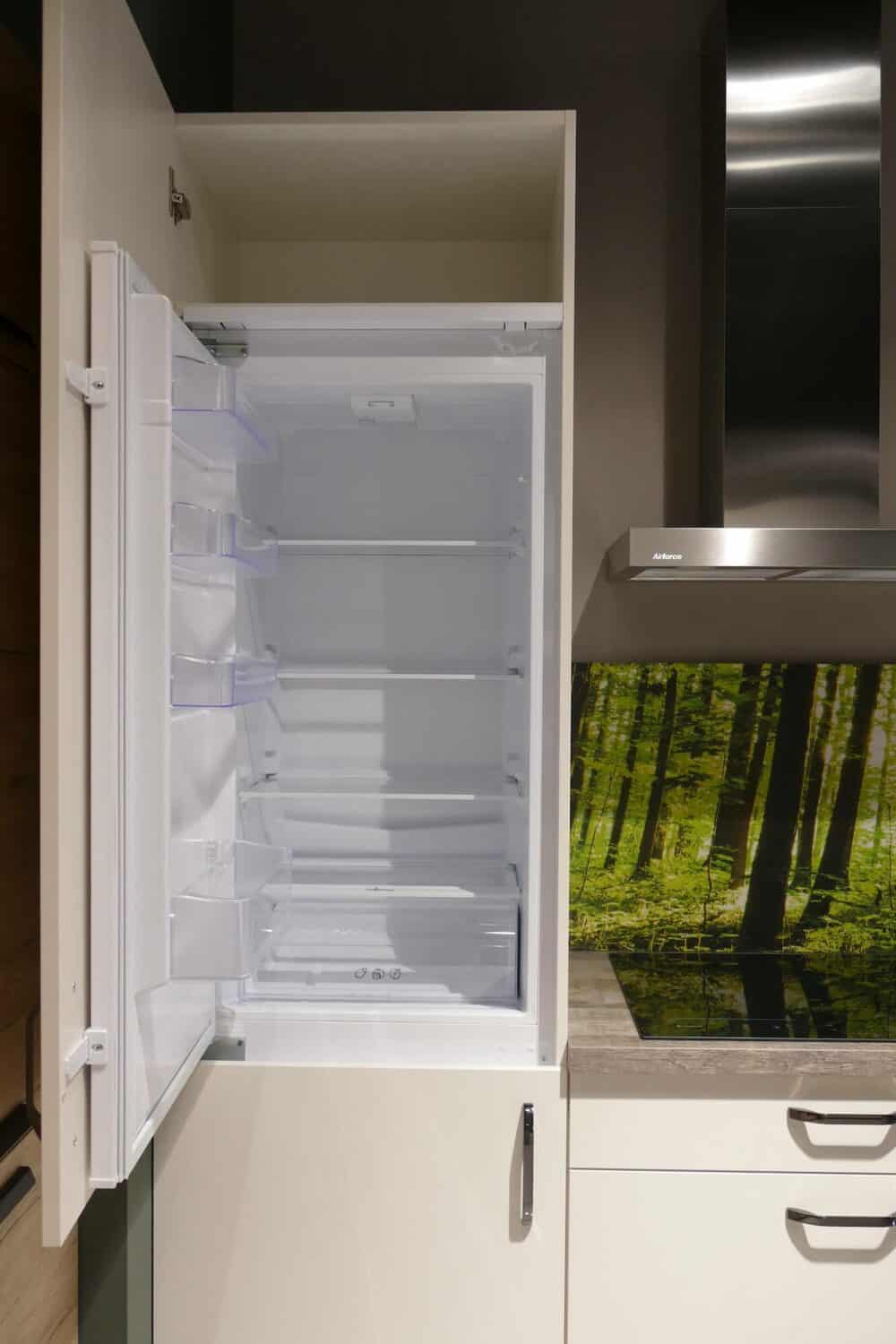 Kühlschrank Nobilia moderne Küchenzeile mit Elektrogeräten