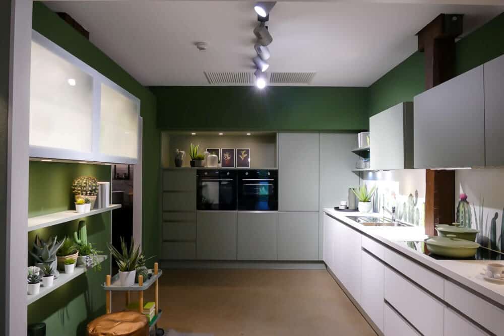 L-Küche grifflos grün salbei weiß