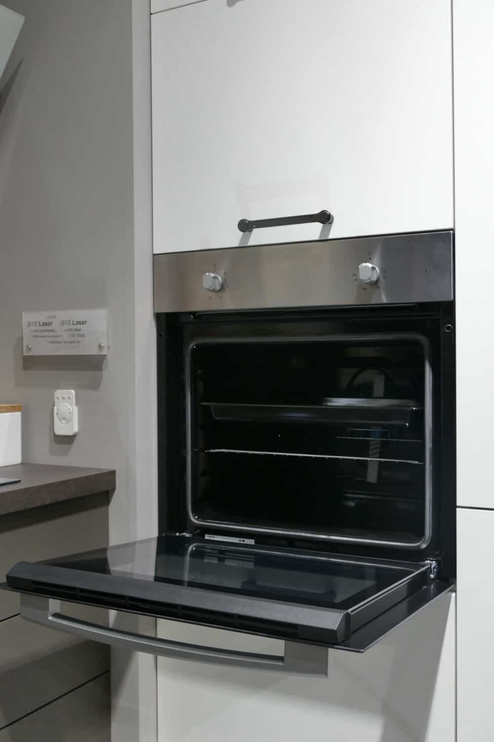 Moderner Backofen Nobilia terragrau Küchenzeile mit Wandschrank