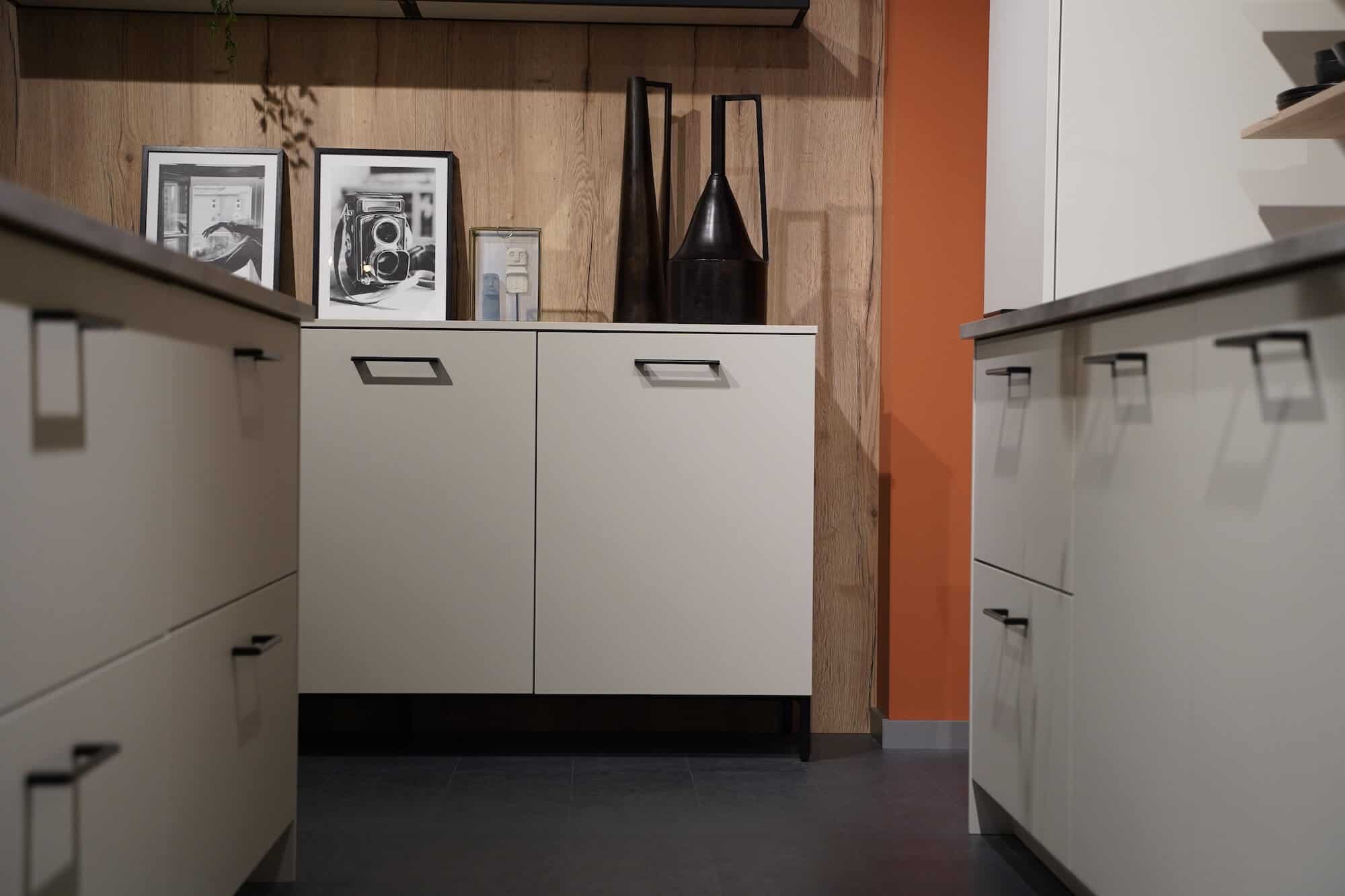 Moderner Wandschrank mit Griffen Ballerina Küchen