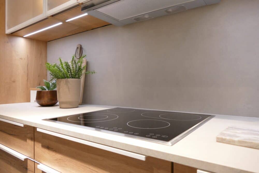Modernes Kochfeld mit Dunstabzug Nobilia L-Küche