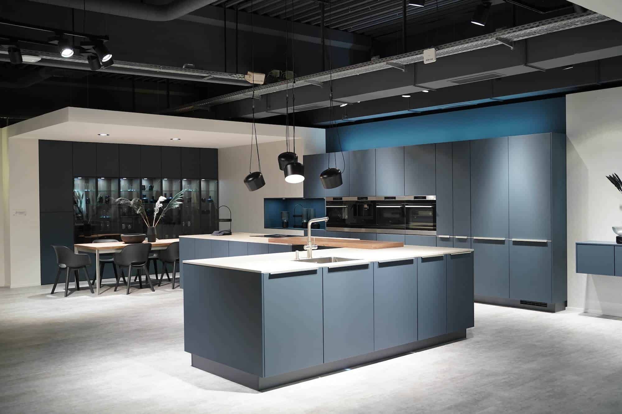 Nobilia Design Inselküche L-Form Lack Fjordblau