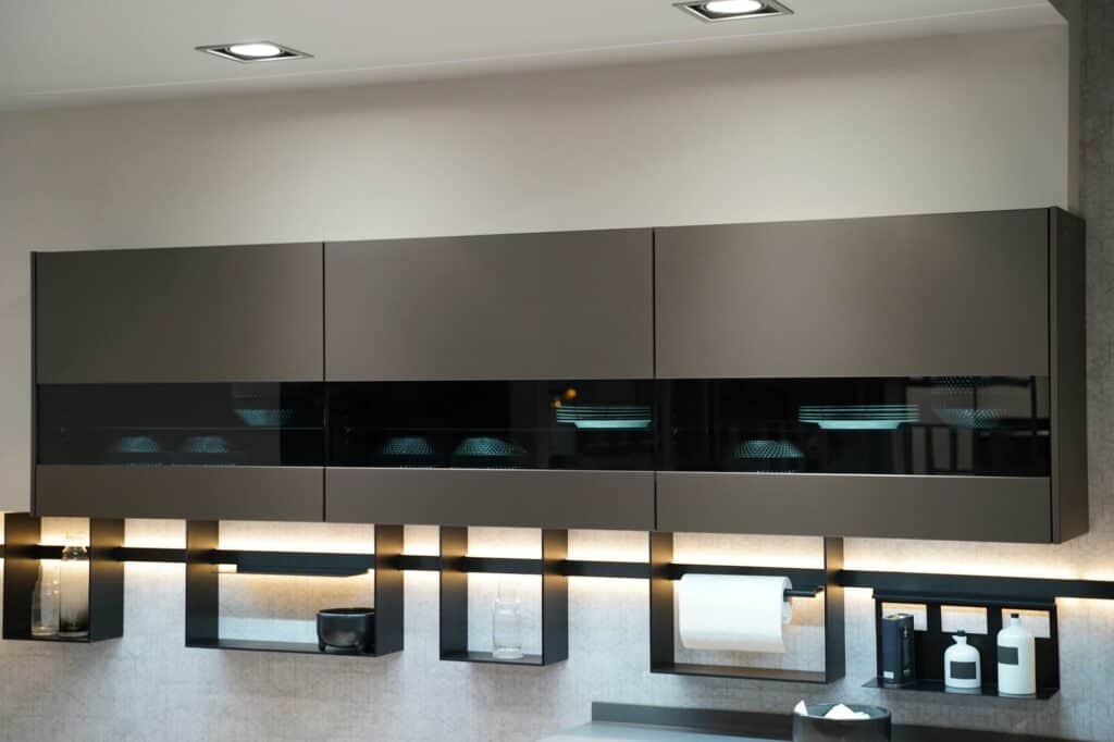 Nobilia moderne Inselküche Glas Titan grau Küchen mit Kücheninsel