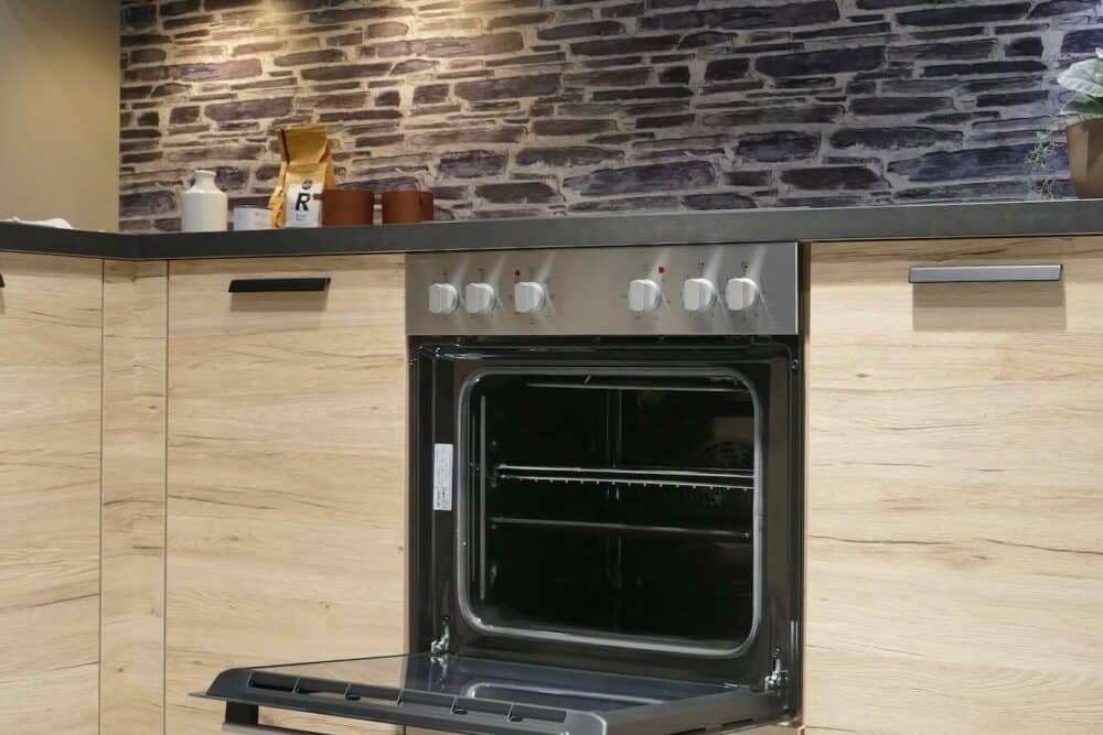Nobilia L-Küche mit Holz Fronten und Geschirrspüler