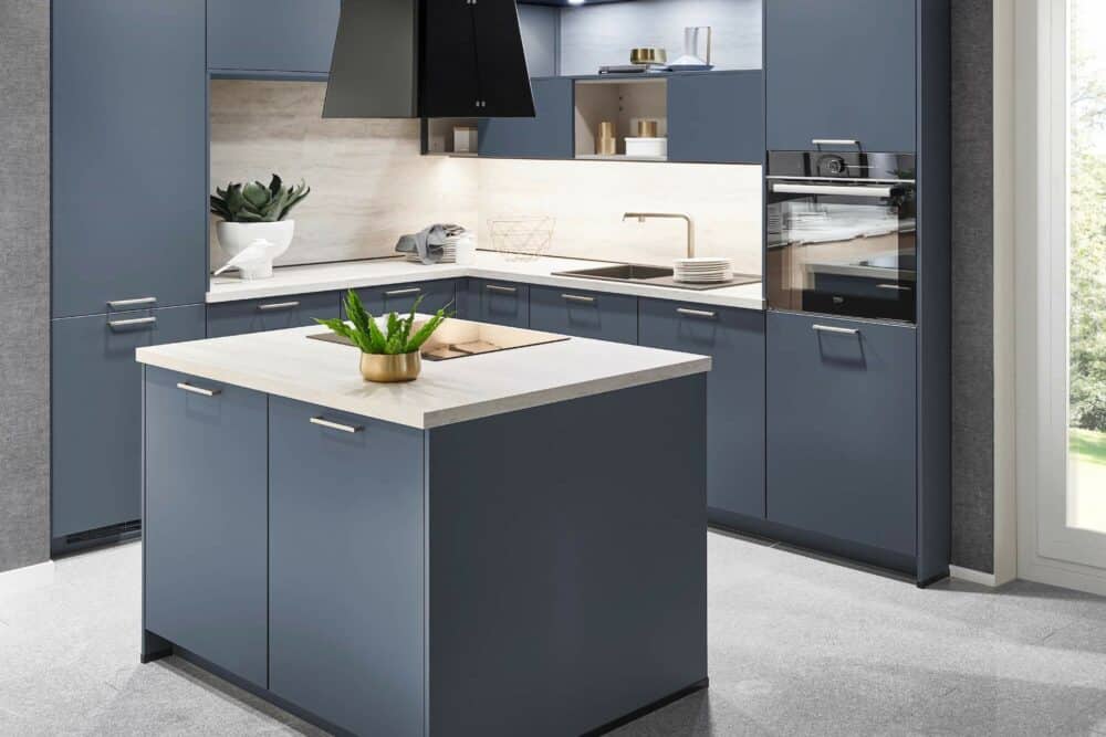 Nobilia L-Küche mit Kücheninsel Fjordblau