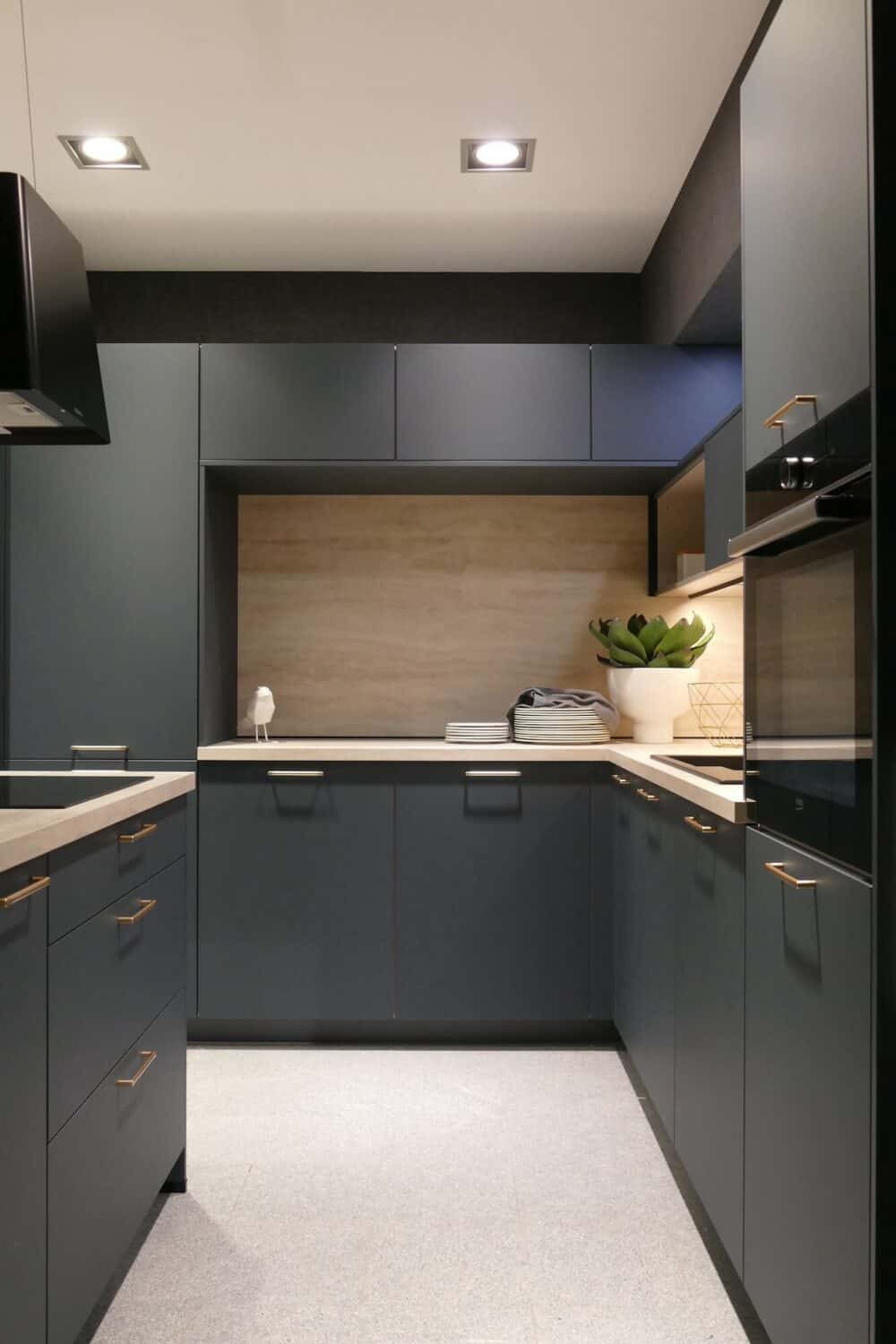 Nobilia L-Küche modern mit Kücheninsel blau