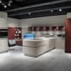 Nobilia Riva Beton Inselküche mit Wandschrank rot