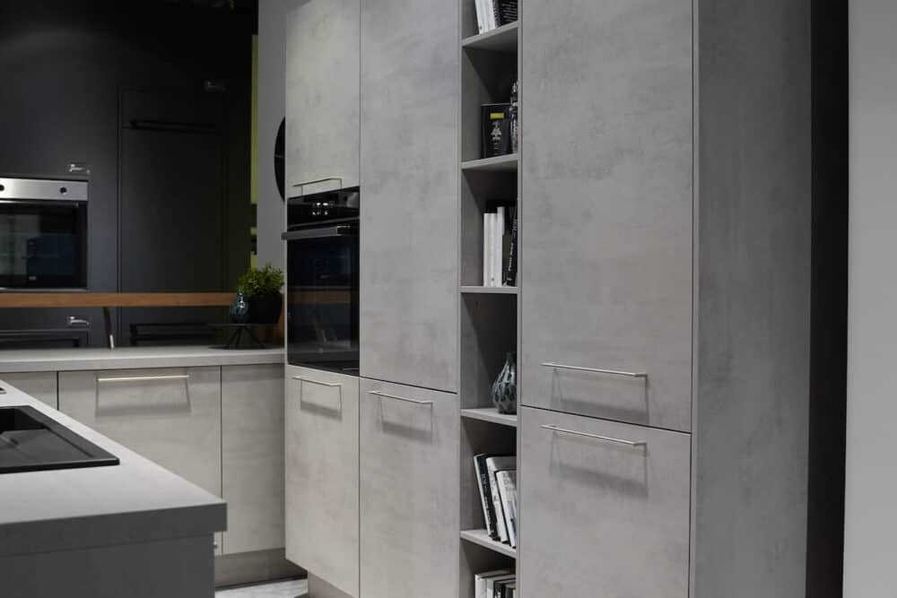 Nobilia U-Küche Wandschrank beton grau mit Elektrogeräten
