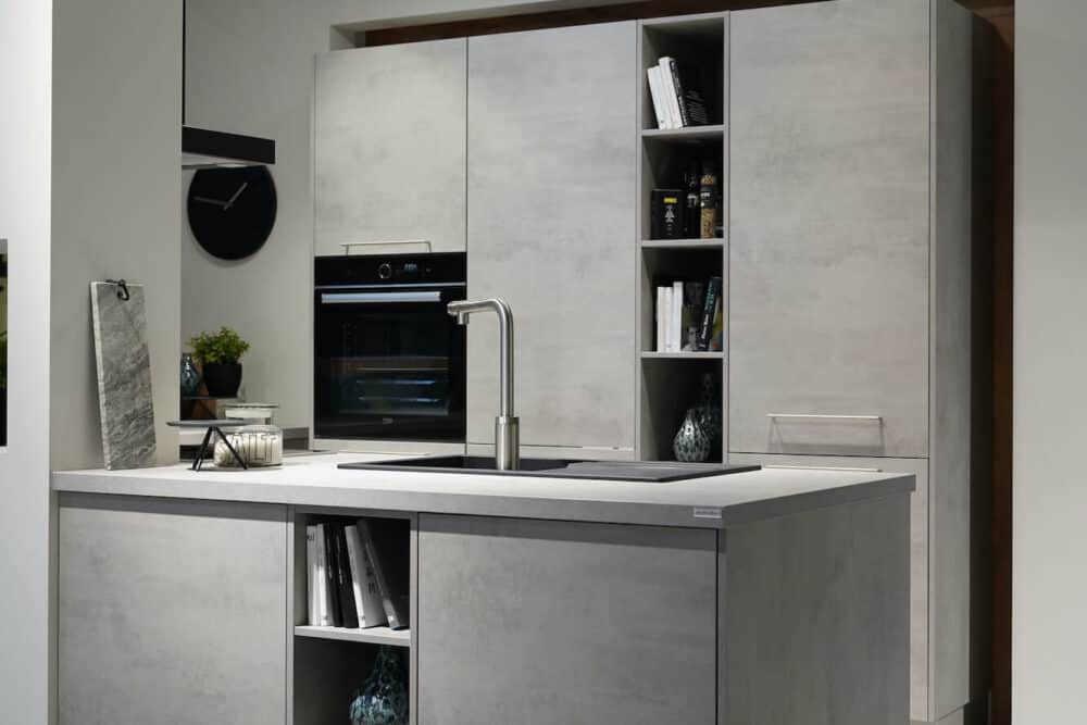Nobilia U-Küche beton mit Granit Spüle