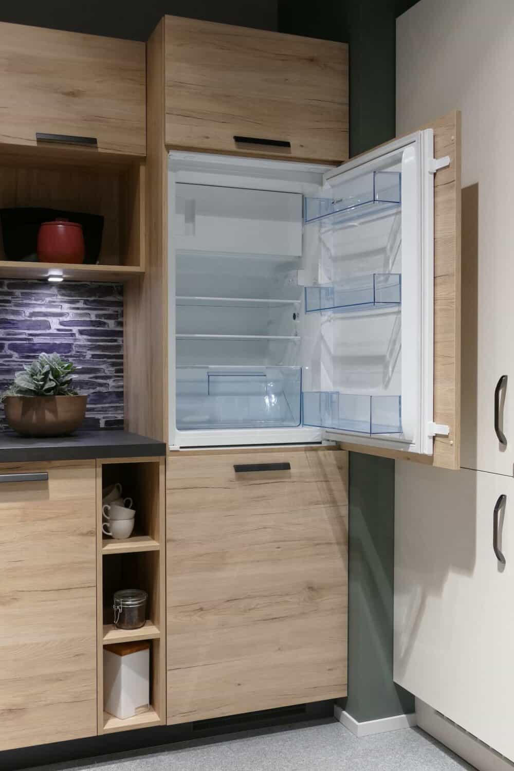 Nobilia moderne L-Küche Eiche Holz mit Kühlschrank