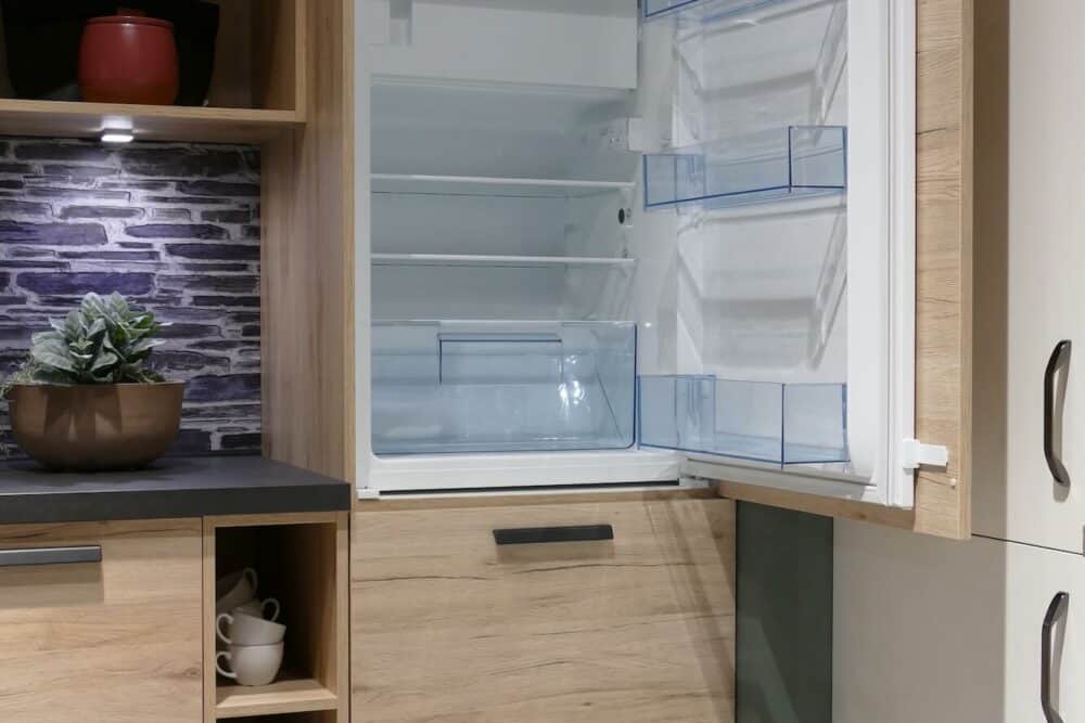 Nobilia moderne L-Küche Eiche Holz mit Kühlschrank