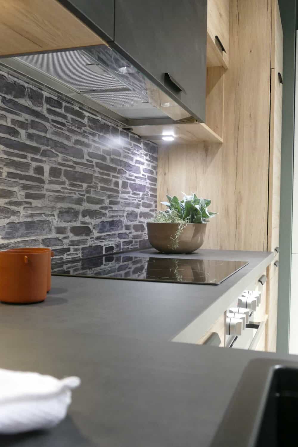 Nobilia moderne L-Küche mit schwarzbeton Arbeitsplatte