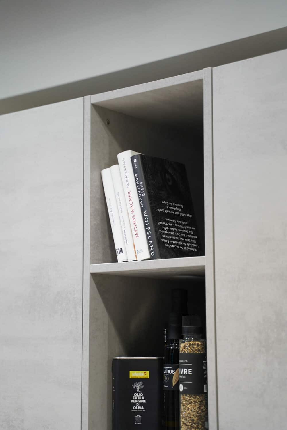 Offener Wandschrank Beton Fronten Nobilia U-Küche