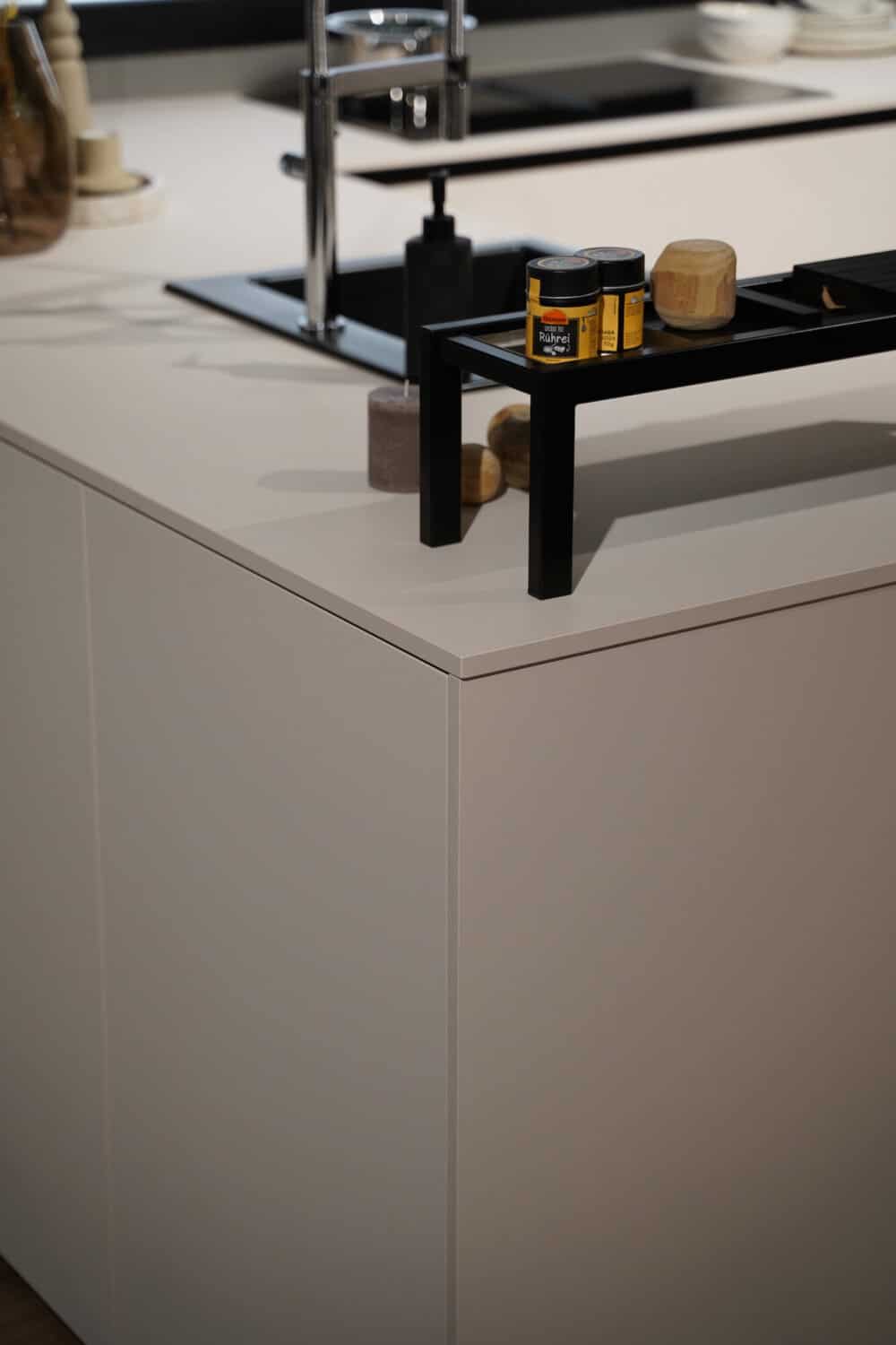 Ballerina Design U-Küche grifflos – Bild 19