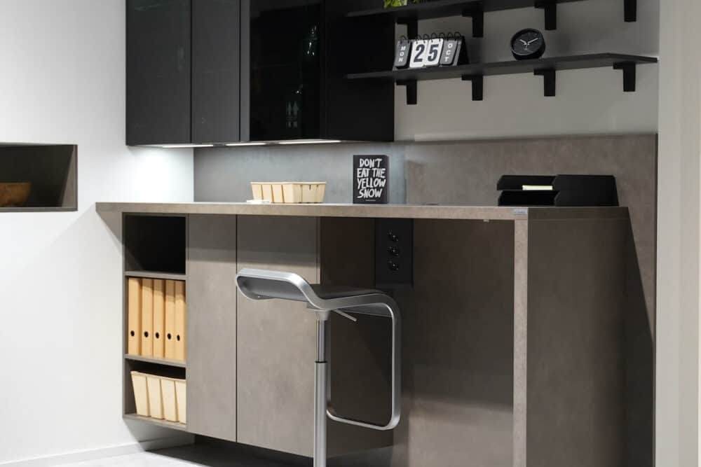 Schreibtisch Theke Beton grau mit Glas Oberschrank