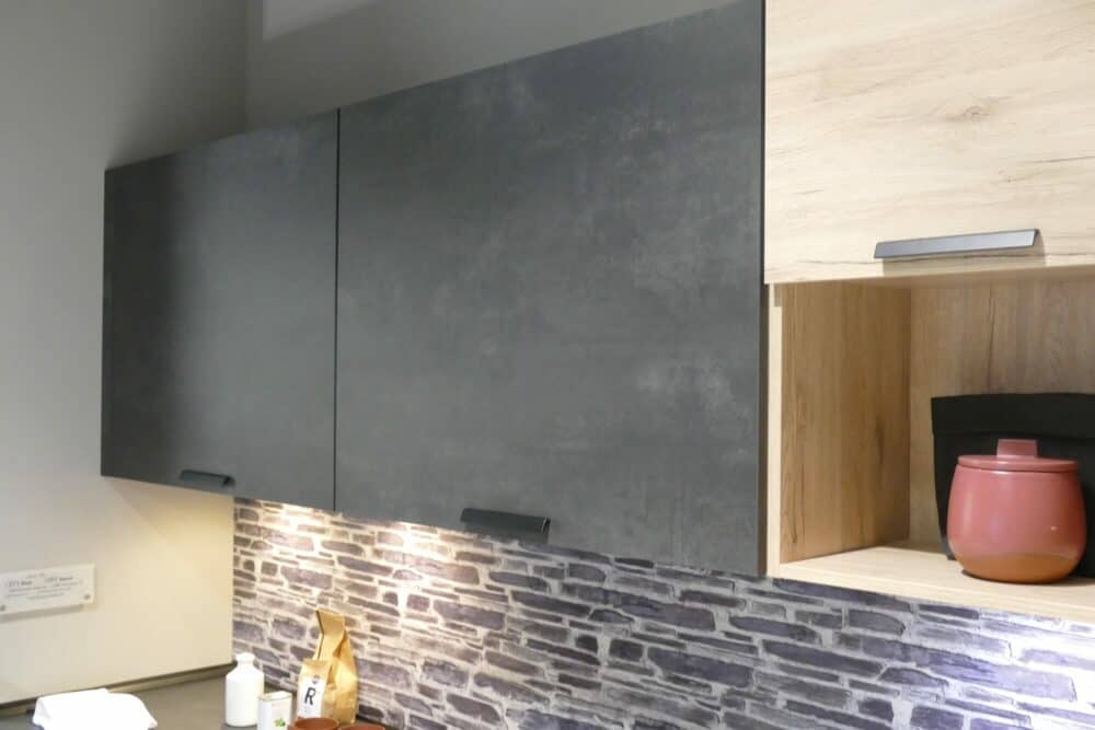Schwarzbeton Fronten Oberschrank Nobilia moderne L-Küche