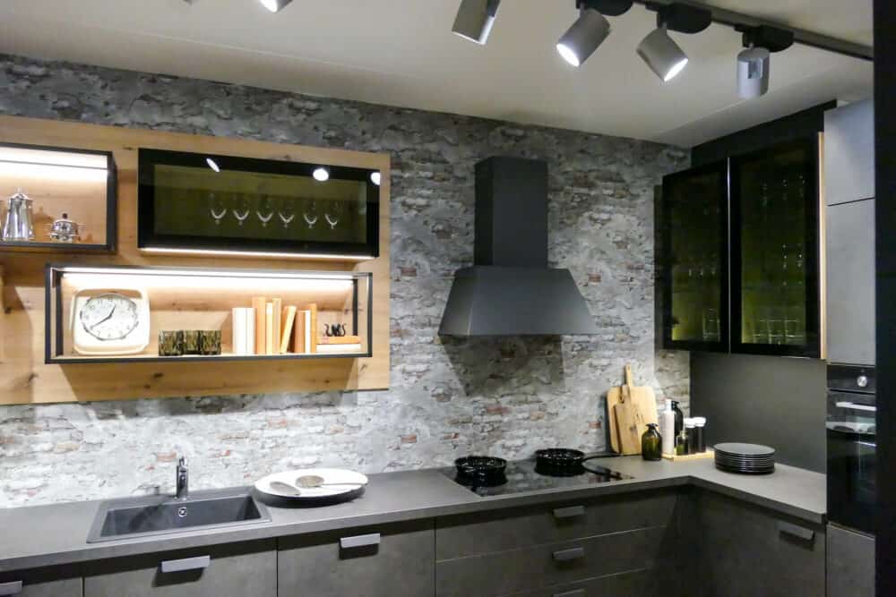 U-Küche modern grau mit Elektrogeräten