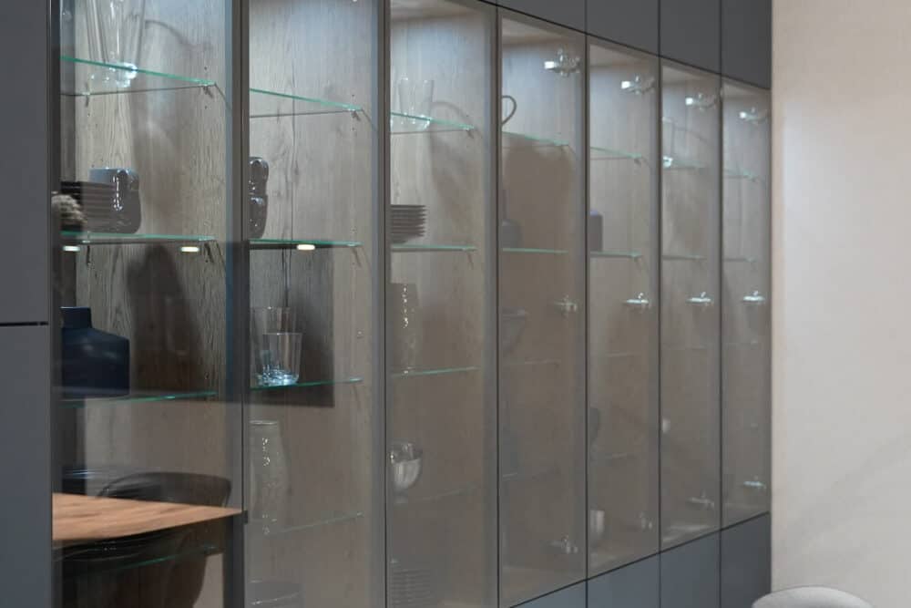 Wandschrank glas grifflos Nobilia Designküche