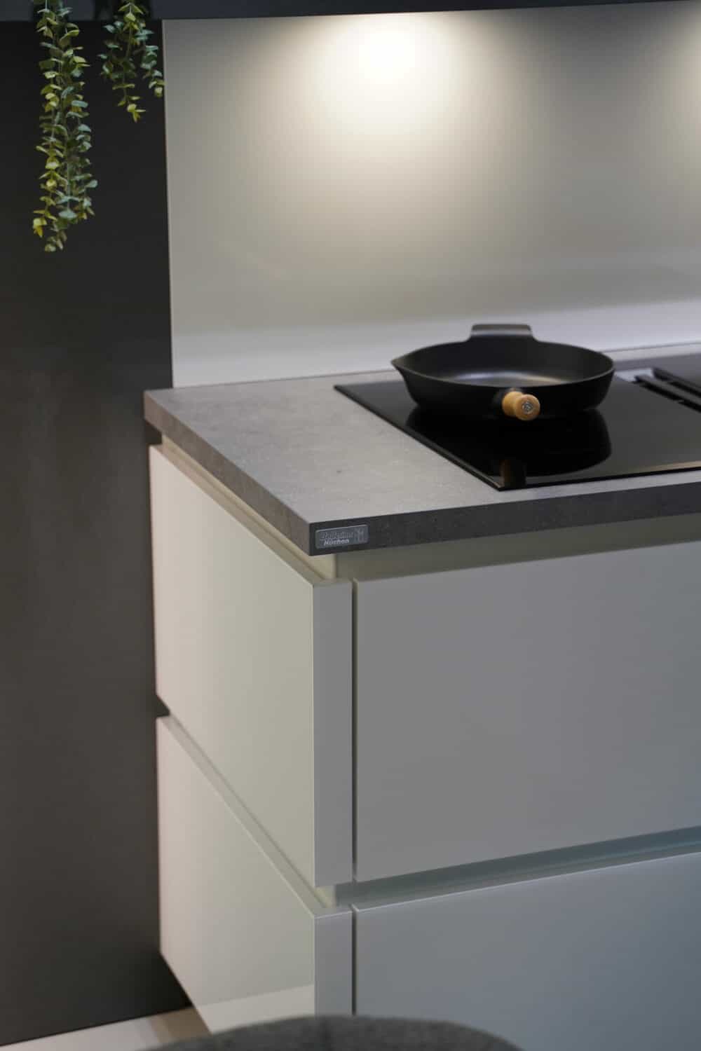 Ballerina Küchen sparkle grain Arbeitsplatte mit smart Glas hochglanz Fronten