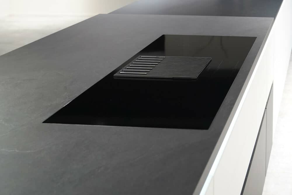 Elica Induktionskochfeld mit Kochfeldabzug Nobilia Design Inselküche