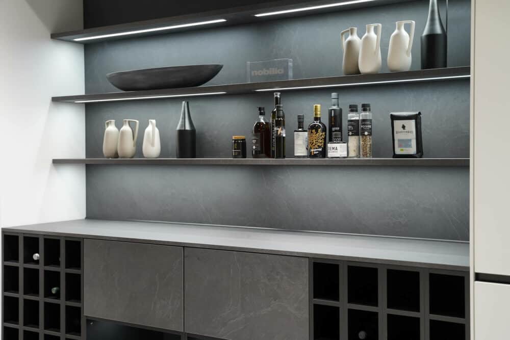 Grauschiefer Wandschrank Rückwand Nobilia Design Inselküche