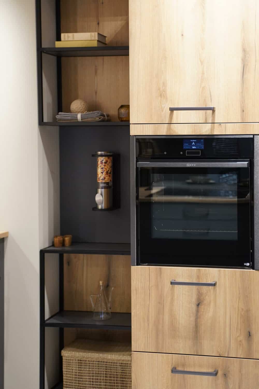 Neff Backofen modern mit Eiche Wandschrank