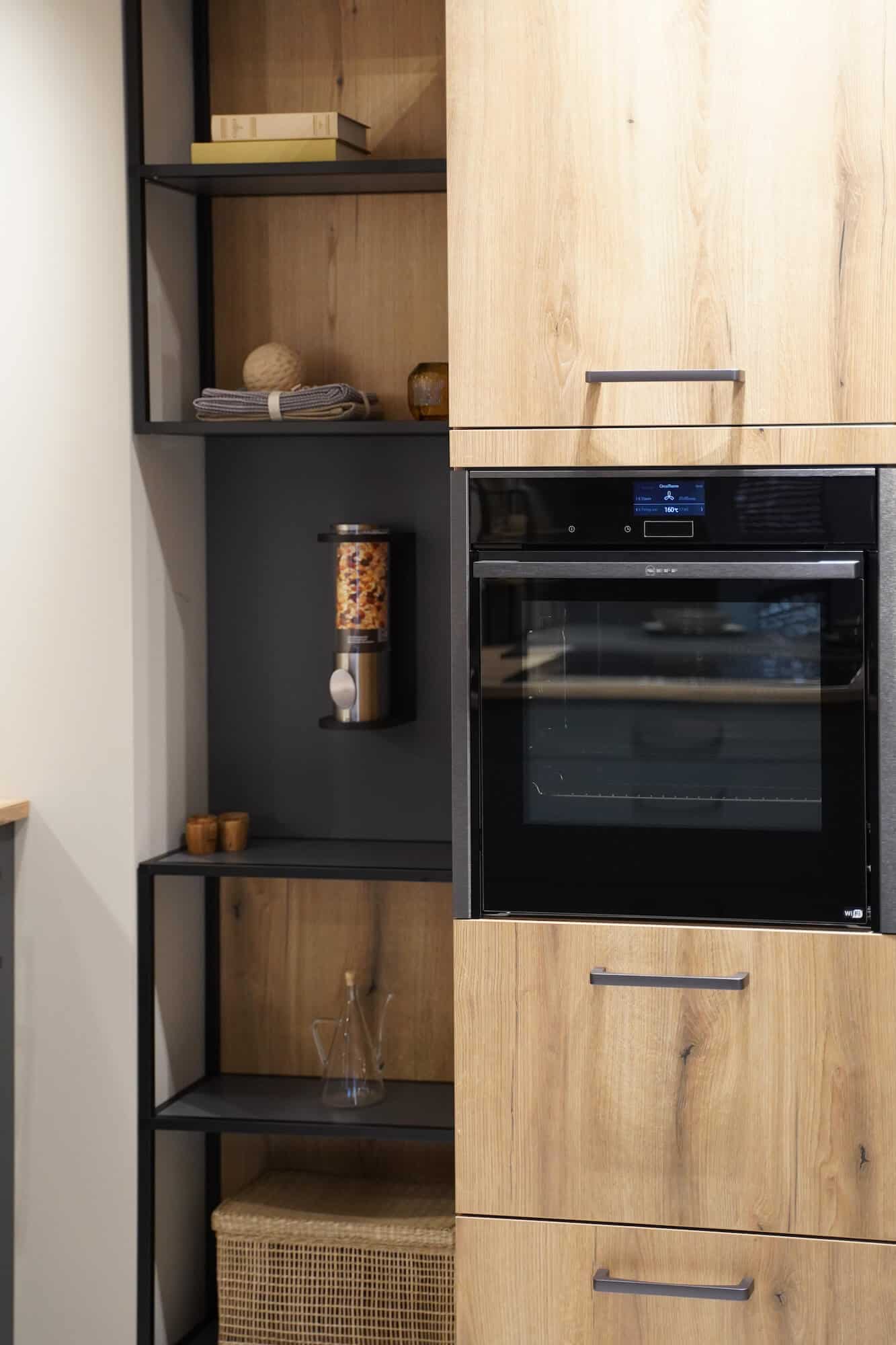 Neff Backofen modern mit Eiche Wandschrank